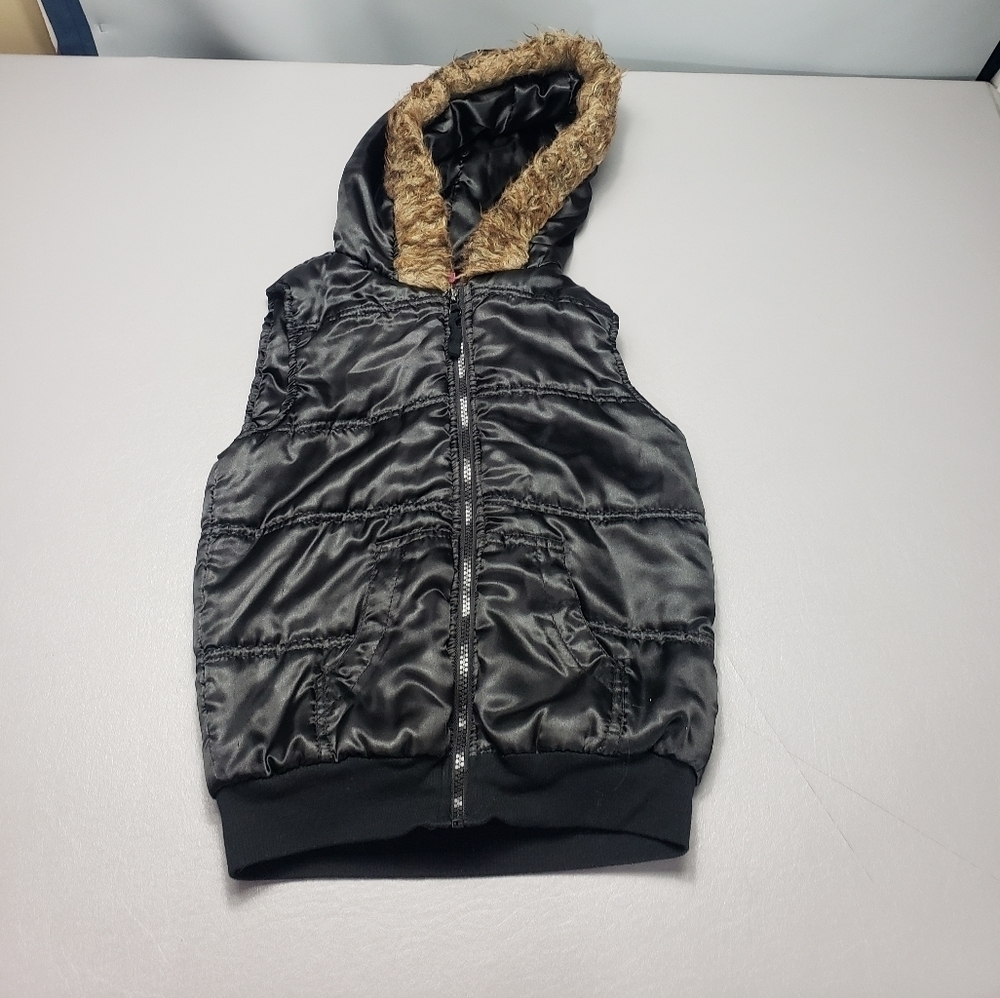 I love energie girls black winter vest with faux fur hood size large